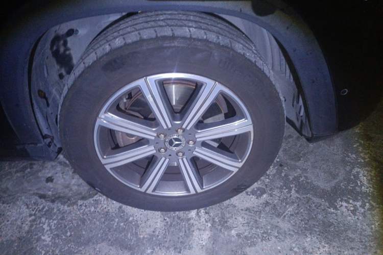 Used Mercedes-Benz GLS 2020 GLS 450 4MATIC Dynamic Edition Right Front Wheel Hub