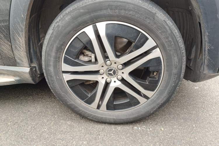 Used Mercedes-Benz GLS  Right Front Wheel Hub