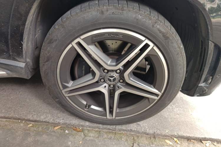 Used Mercedes-Benz GLS 2020 GLS 450 4MATIC Luxury Model Right Front Wheel Hub