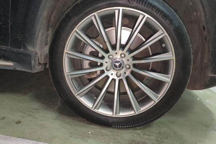 Used Mercedes-Benz GLS  Right Front Wheel Hub