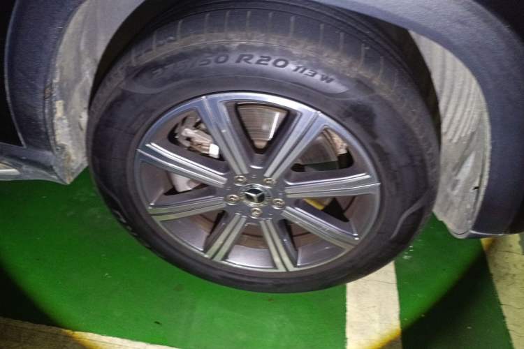 Used Mercedes-Benz GLS 2020 GLS 450 4MATIC Dynamic Edition Right Front Wheel Hub