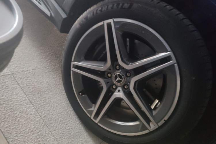 Used Mercedes-Benz GLS 2020 GLS 450 4MATIC Luxury Model Right Front Wheel Hub