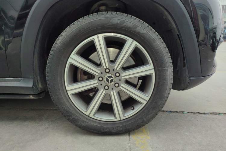 Used Mercedes-Benz GLS 2020 GLS 450 4MATIC Dynamic Edition Right Front Wheel Hub