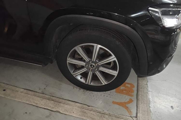 Used Mercedes-Benz GLS 2020 GLS 450 4MATIC Dynamic Edition Right Front Wheel Hub