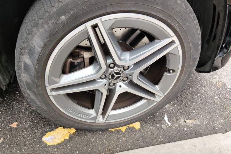 Used Mercedes-Benz GLS 2020 GLS 450 4MATIC Luxury Model Right Front Wheel Hub