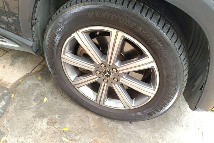 Used Mercedes-Benz GLS 2020 GLS 450 4MATIC Dynamic Edition Right Front Wheel Hub
