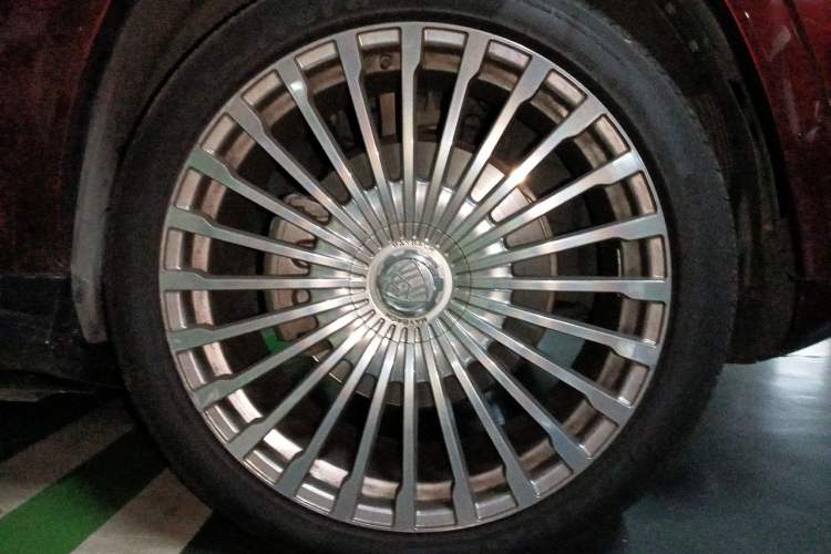 Used Mercedes-Benz GLS 2020 GLS 450 4MATIC Dynamic Edition Right Front Wheel Hub
