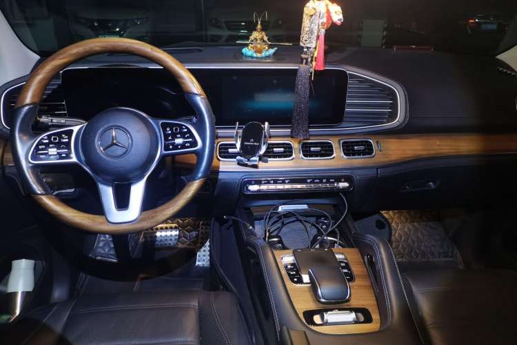 Used Mercedes-Benz GLS 2020 GLS 450 4MATIC Luxury Model Center Console