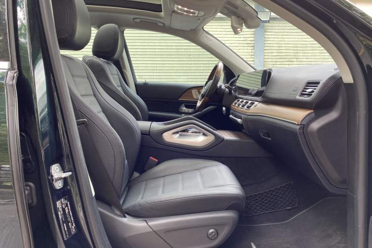 Used Mercedes-Benz GLS 2020 GLS 450 4MATIC Luxury Model Interior 3
