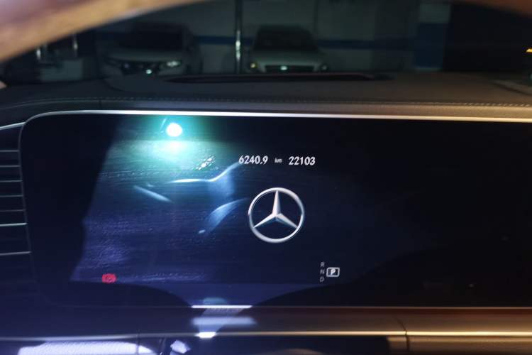 Used Mercedes-Benz GLS 2020 GLS 450 4MATIC Luxury Model Odometer Close Up