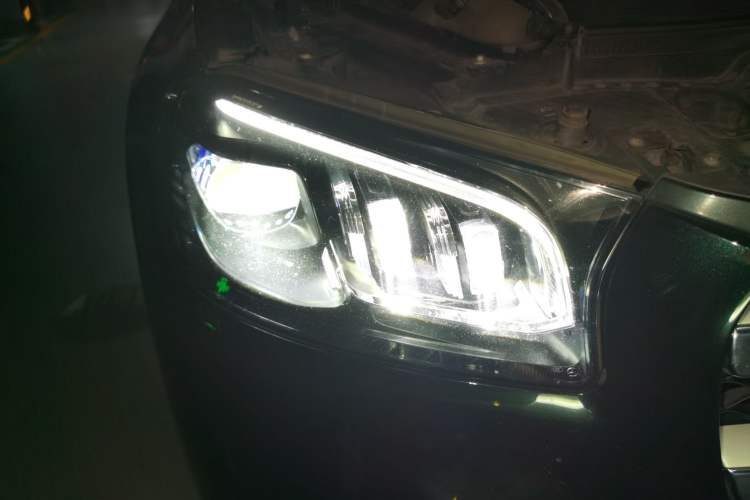 Used Mercedes-Benz GLS  Right Front Headlight