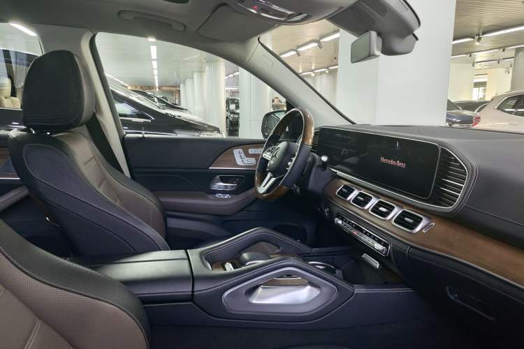 Used Mercedes-Benz GLS 2020 GLS 450 4MATIC Luxury Model Interior 1
