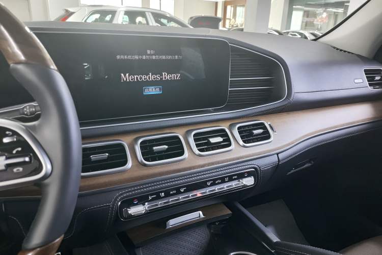 Used Mercedes-Benz GLS 2020 GLS 450 4MATIC Luxury Model Interior 4