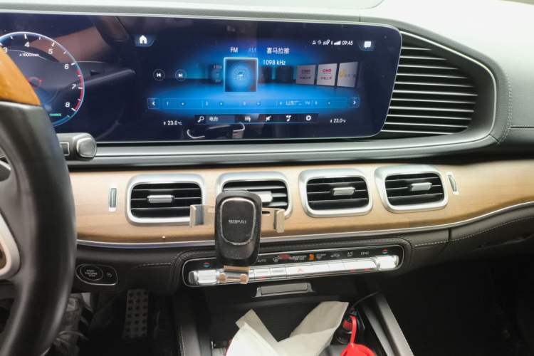 Used Mercedes-Benz GLS 2021 Facelift GLS 450 4MATIC Luxury Edition Audio And AC Panel