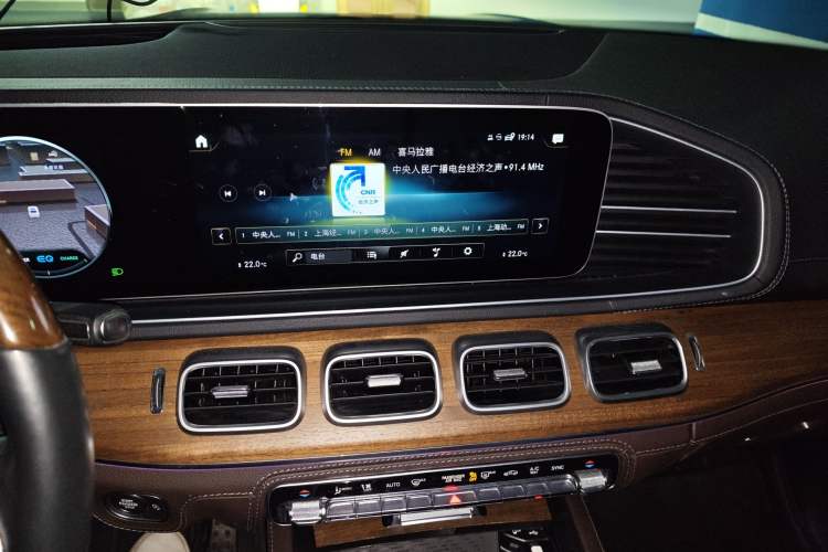 Used Mercedes-Benz GLS 2021 Facelift GLS 450 4MATIC Luxury Edition Audio And AC Panel