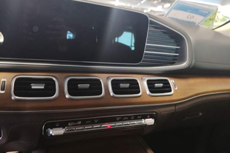 Used Mercedes-Benz GLS 2021 GLS 450 4MATIC Luxury Model Audio And AC Panel