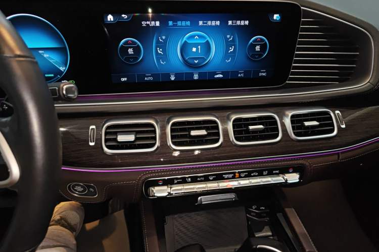 Used Mercedes-Benz GLS 2021 GLS 450 4MATIC Stylish Model Audio And AC Panel