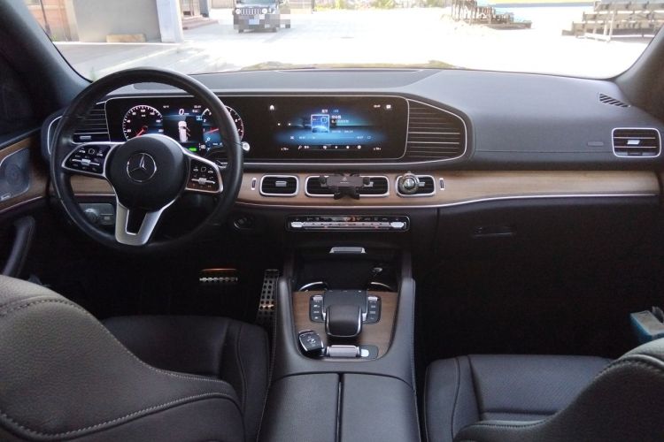 Used Mercedes-Benz GLS  Center Console
