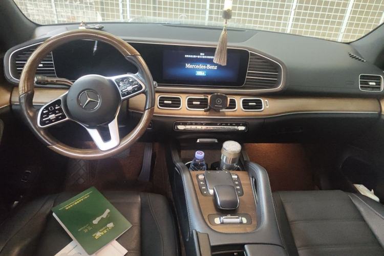 Used Mercedes-Benz GLS 2021 Facelift GLS 450 4MATIC Luxury Edition Center Console