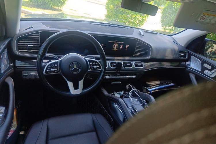 Used Mercedes-Benz GLS 2021 GLS 450 4MATIC Stylish Model Center Console