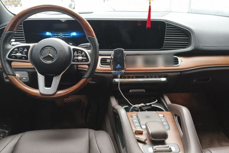 Used Mercedes-Benz GLS  Center Console