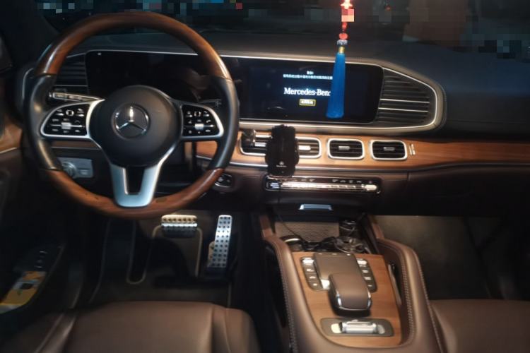 Used Mercedes-Benz GLS  Center Console