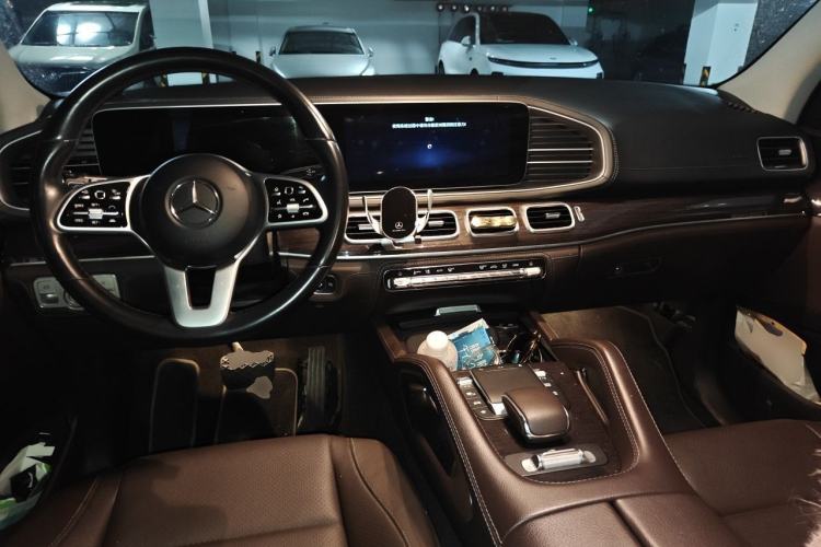 Used Mercedes-Benz GLS 2021 GLS 450 4MATIC Stylish Model Center Console