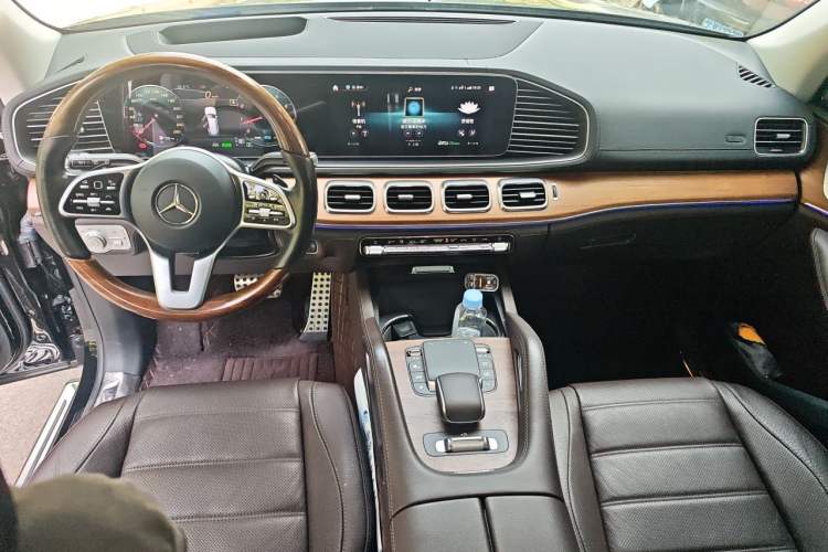 Used Mercedes-Benz GLS 2021 Facelift GLS 450 4MATIC Luxury Edition Center Console