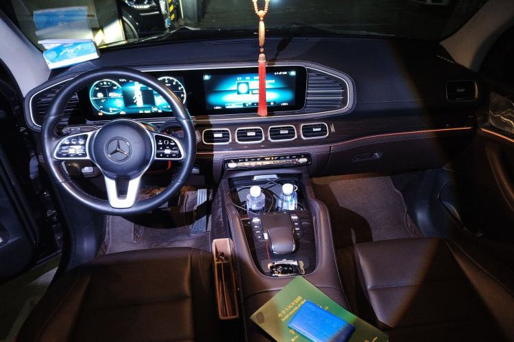 Used Mercedes-Benz GLS 2021 GLS 450 4MATIC Stylish Model Center Console