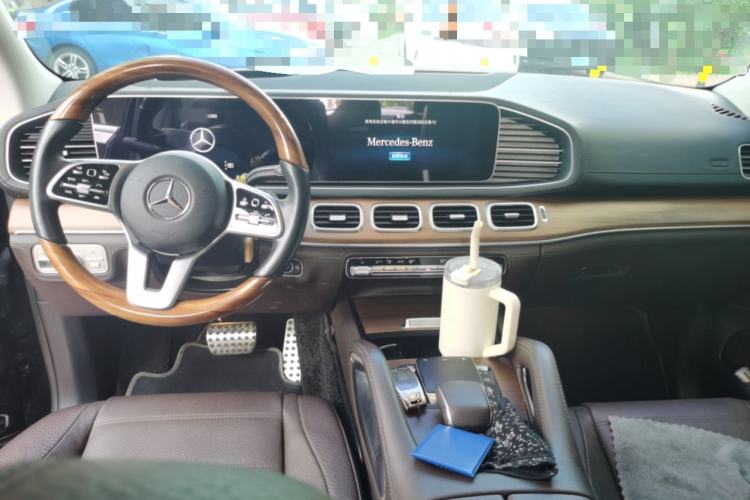 Used Mercedes-Benz GLS 2021 Facelift GLS 450 4MATIC Luxury Edition Center Console