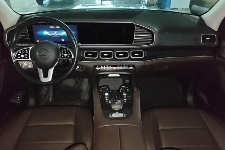 Used Mercedes-Benz GLS 2021 GLS 450 4MATIC Stylish Model Center Console