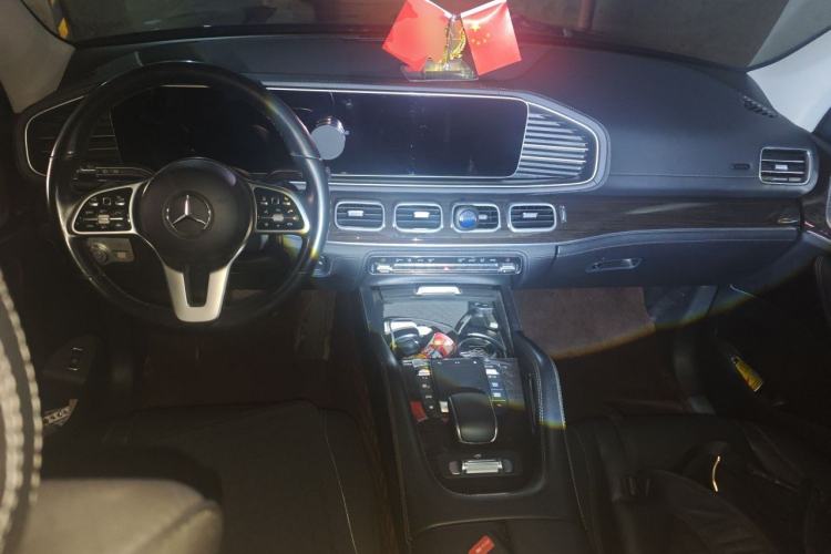 Used Mercedes-Benz GLS 2021 Facelift GLS 450 4MATIC Luxury Edition Center Console