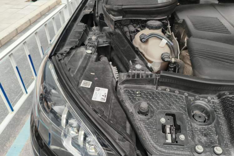 Used Mercedes-Benz GLS  Engine Bay Right