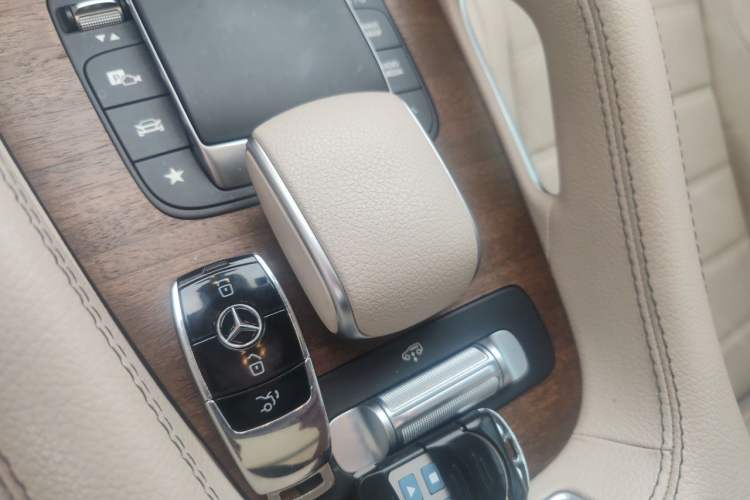 Used Mercedes-Benz GLS 2021 Facelift GLS 450 4MATIC Luxury Edition Gear Lever