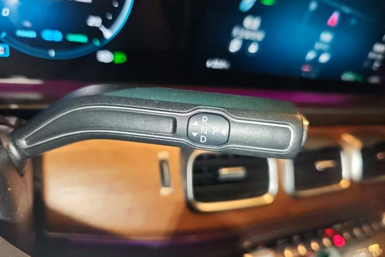 Used Mercedes-Benz GLS 2021 Facelift GLS 450 4MATIC Luxury Edition Gear Lever