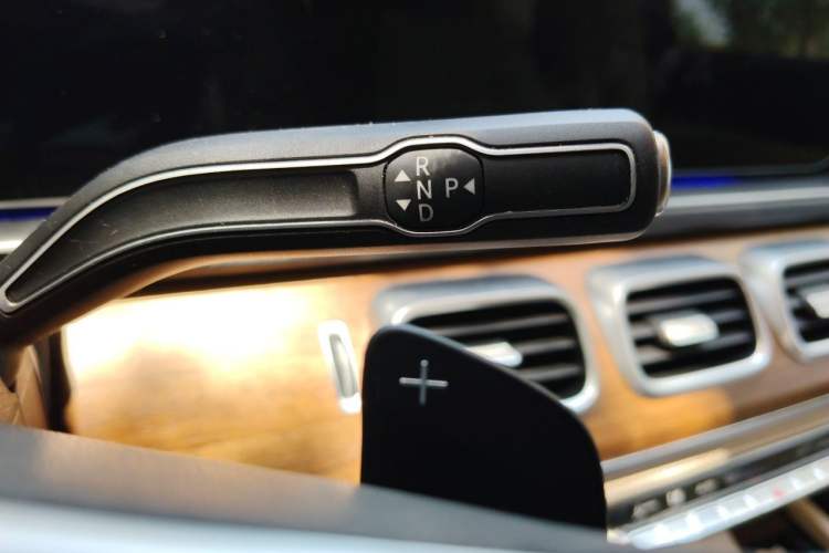 Used Mercedes-Benz GLS 2021 Facelift GLS 450 4MATIC Luxury Edition Gear Lever