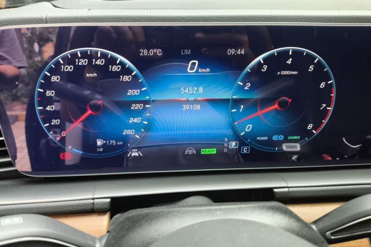 Used Mercedes-Benz GLS 2021 Facelift GLS 450 4MATIC Luxury Edition Instrument Cluster