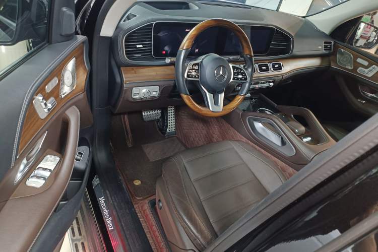 Used Mercedes-Benz GLS 2021 GLS 450 4MATIC Luxury Model Interior 3