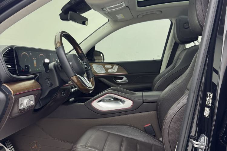 Used Mercedes-Benz GLS 2021 GLS 450 4MATIC Luxury Model Interior 3