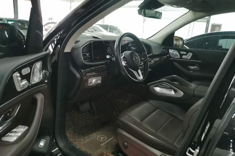 Used Mercedes-Benz GLS 2021 GLS 450 4MATIC Stylish Model Interior 3