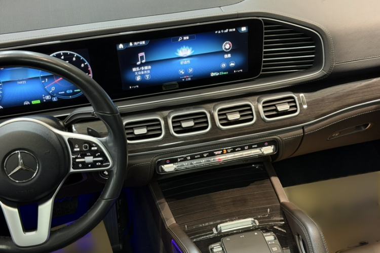 Used Mercedes-Benz GLS 2021 GLS 450 4MATIC Stylish Model Interior 4