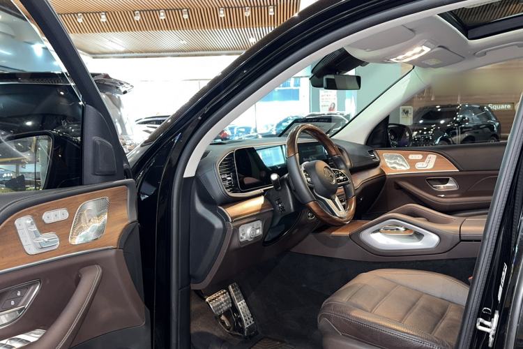 Used Mercedes-Benz GLS 2021 Facelift GLS 450 4MATIC Luxury Edition Left Front Seat