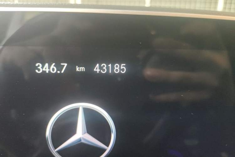 Used Mercedes-Benz GLS 2021 Facelift GLS 450 4MATIC Luxury Edition Odometer Close Up