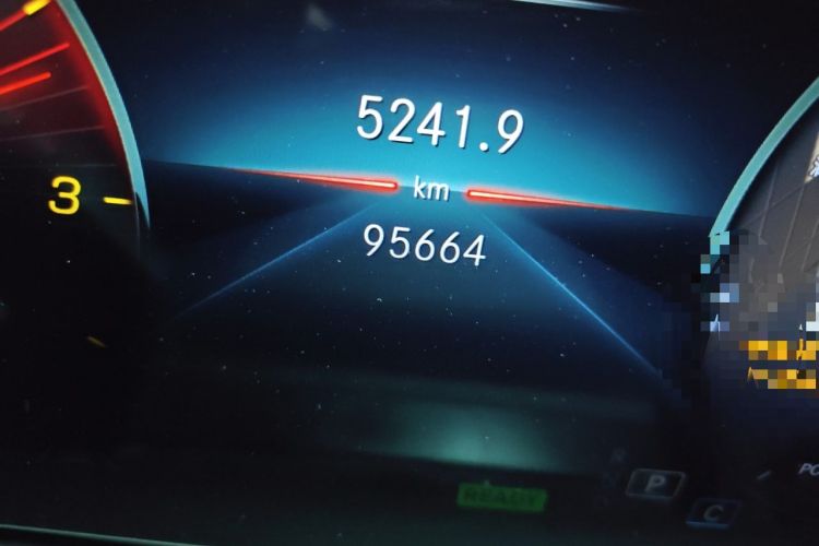 Used Mercedes-Benz GLS 2021 Facelift GLS 450 4MATIC Luxury Edition Odometer Close Up
