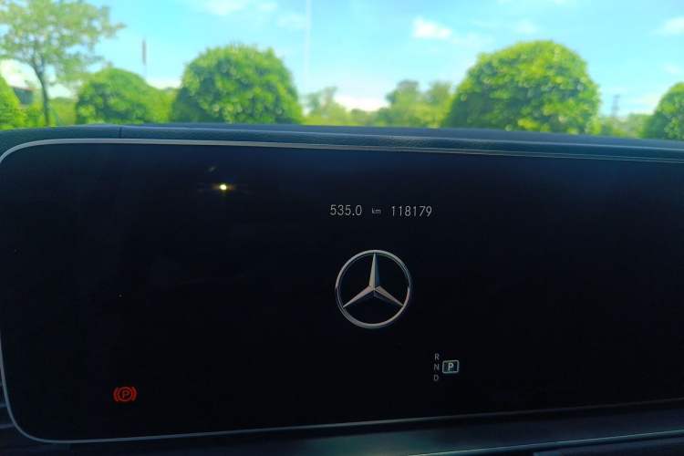 Used Mercedes-Benz GLS 2021 GLS 450 4MATIC Stylish Model Odometer Close Up