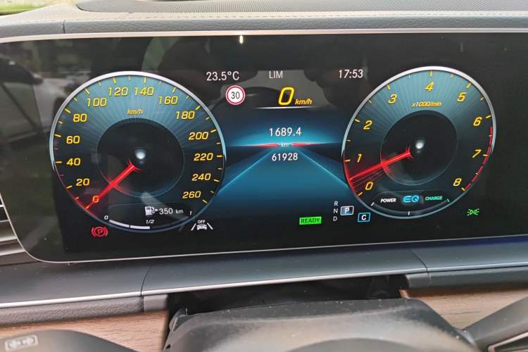 Used Mercedes-Benz GLS 2021 Facelift GLS 450 4MATIC Luxury Edition Odometer Close Up