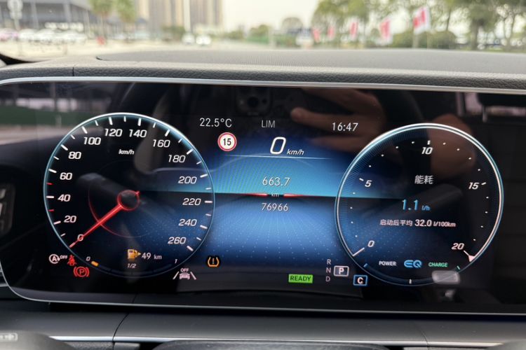 Used Mercedes-Benz GLS 2021 GLS 450 4MATIC Stylish Model Odometer Close Up