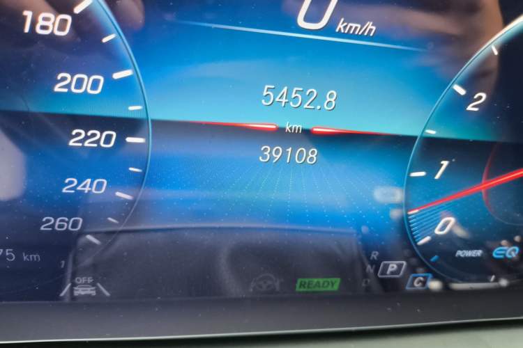 Used Mercedes-Benz GLS 2021 Facelift GLS 450 4MATIC Luxury Edition Odometer Close Up