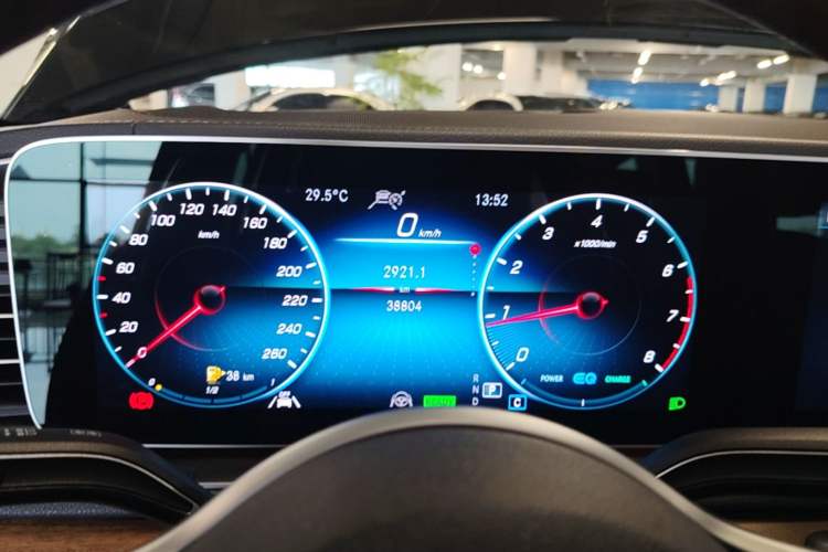 Used Mercedes-Benz GLS 2021 GLS 450 4MATIC Luxury Model Odometer Close Up