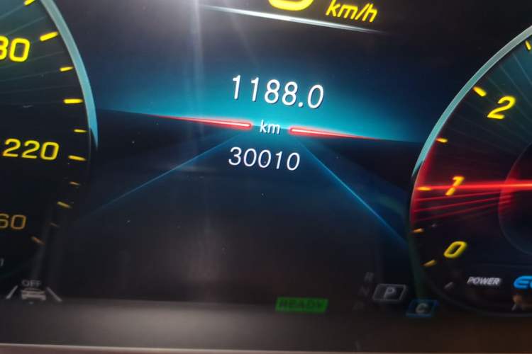 Used Mercedes-Benz GLS  Odometer Close Up